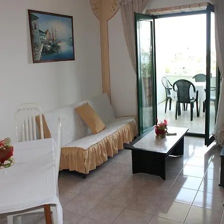 Lägenhet In With Sea View, Balcony, Air Conditioning, Wi-fi